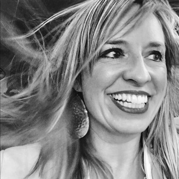 Meet your Posher, Karlie - Picture 2 of 3